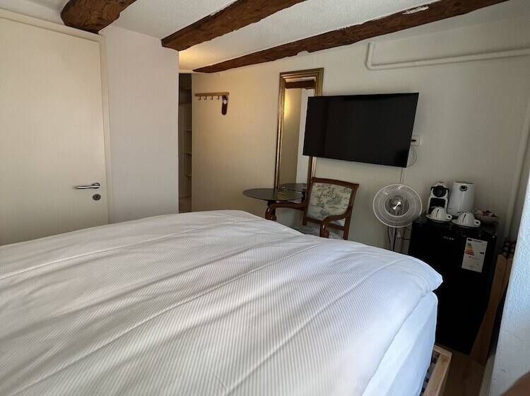 اتاق استاندارد یک نفره, Statt