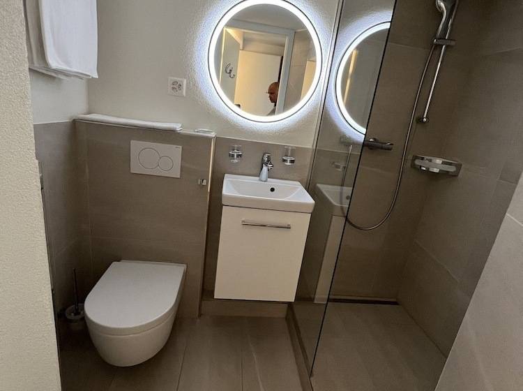 اتاق استاندارد, Statt