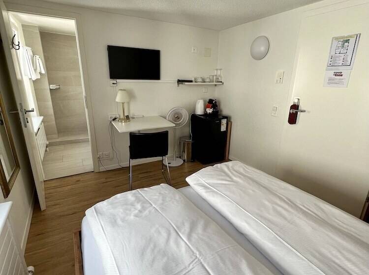 اتاق عادی, Statt