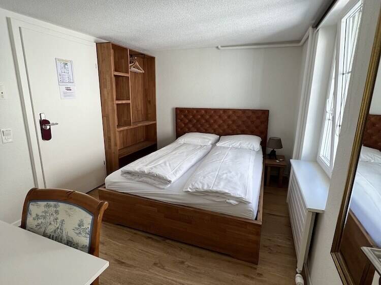 اتاق عادی, Statt