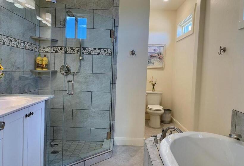 Номер Deluxe Кровать Кинг, Annie S Place Bed & Breakfast