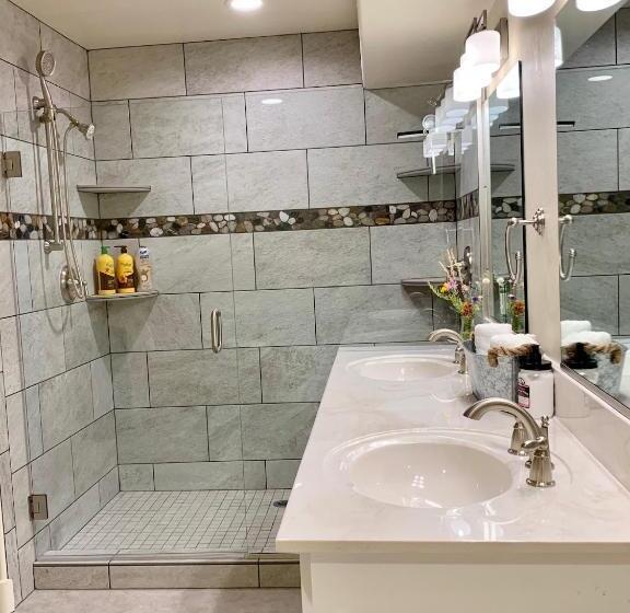 חדר דחוקס עם מיטת קינג, Annie S Place Bed & Breakfast