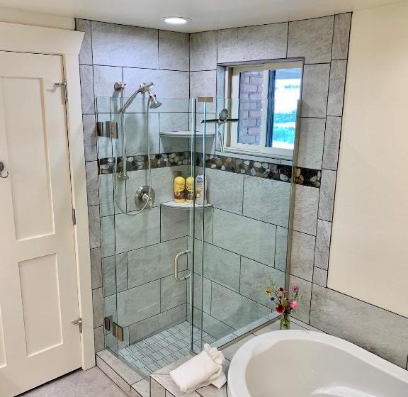 חדר סטנדרט עם מיטת קינג, Annie S Place Bed & Breakfast