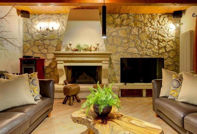 Вилла с 1 спальней и бассейном, Greenwood Luxury Home