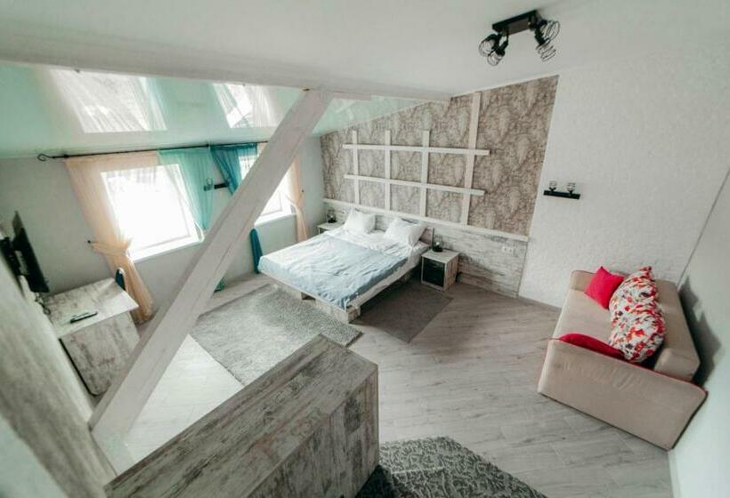 إستوديو قياسى مزودة بتراس, Butterfly