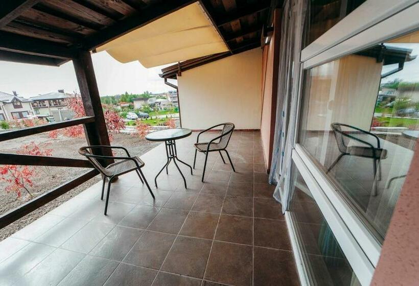 إستوديو قياسى مزودة بتراس, Butterfly