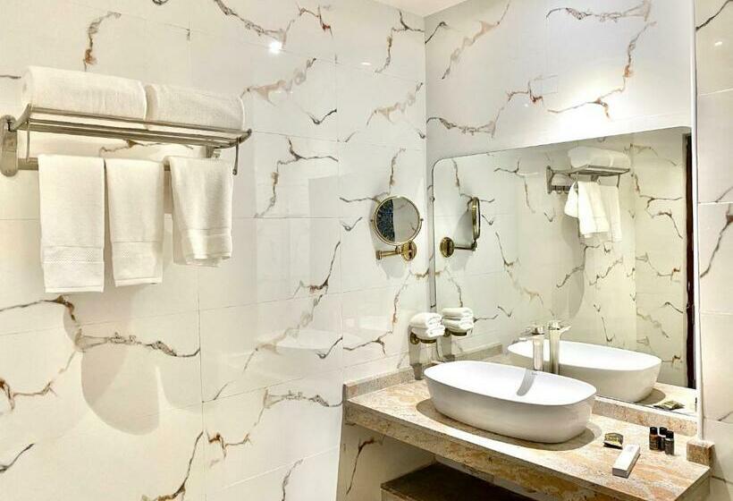 מיטת קינג בסוויטה, Riviera Beach Resort