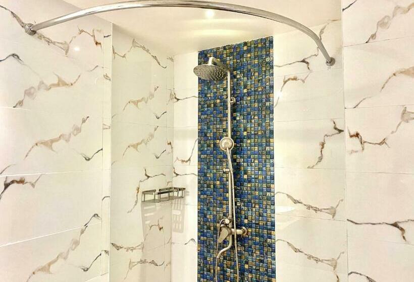 מיטת קינג בסוויטה, Riviera Beach Resort