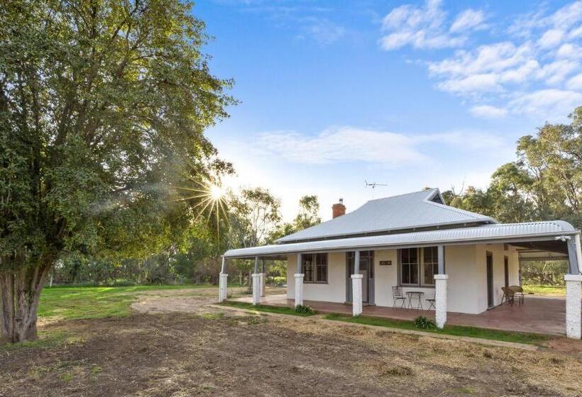 패밀리 방갈로, Avalon Farm Stay