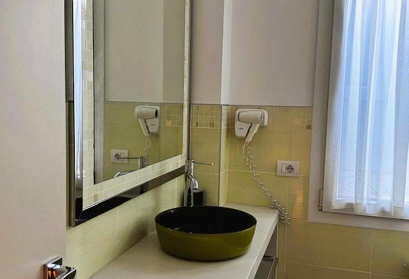 חדר קומפורט לשלושה, Locanda Larotonda