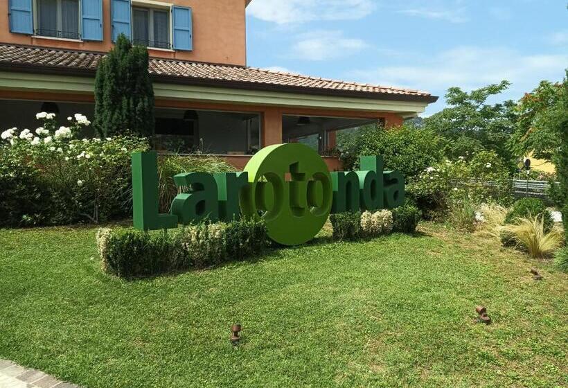 סוויטת ג'וניור עם טרסה, Locanda Larotonda