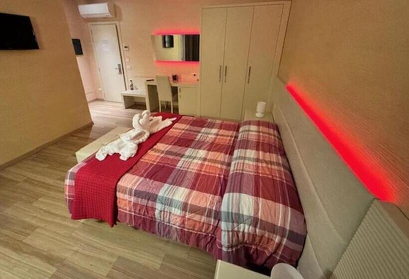 جناح جونيور مزوَّد بتراس, Locanda Larotonda