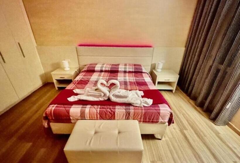 جناح جونيور مزوَّد بتراس, Locanda Larotonda