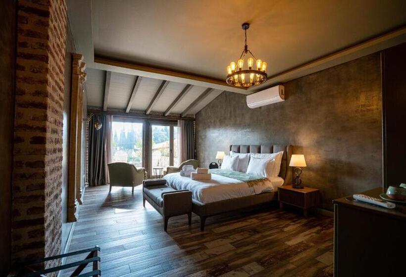 غرفة ديلوكس, Nadas Kazdağları