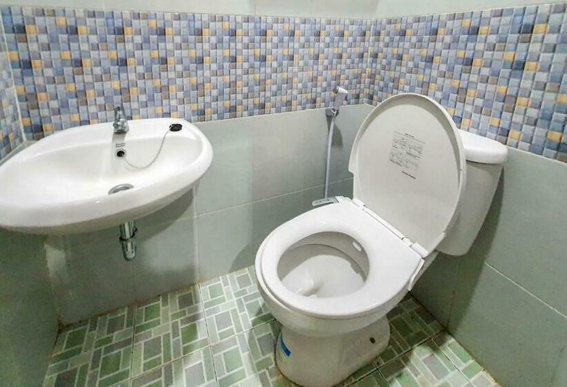 スタンダードルーム, Reddoorz Syariah Near Solo Paragon Mall 2