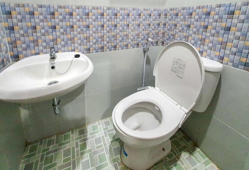 スタンダードルーム, Reddoorz Syariah Near Solo Paragon Mall 2