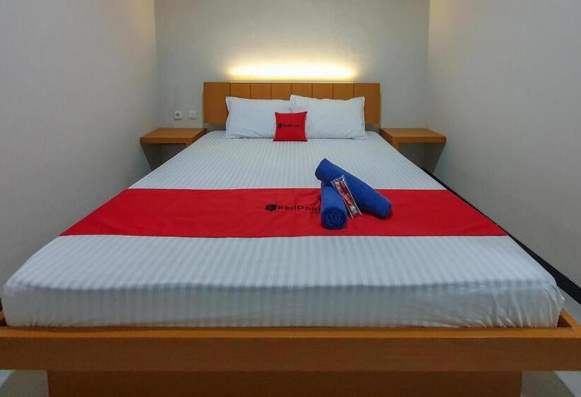 スタンダードルーム, Reddoorz Syariah Near Solo Paragon Mall 2