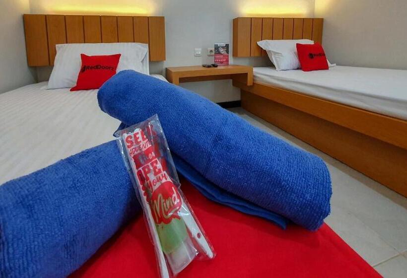 スタンダードルーム, Reddoorz Syariah Near Solo Paragon Mall 2