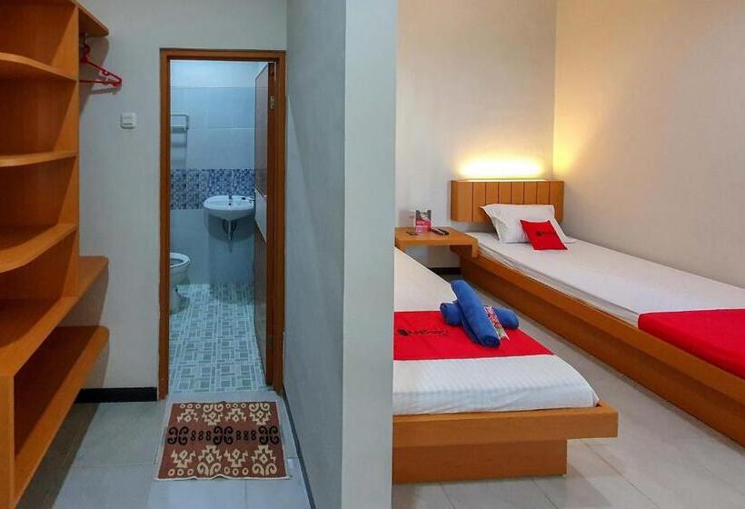 スタンダードルーム, Reddoorz Syariah Near Solo Paragon Mall 2