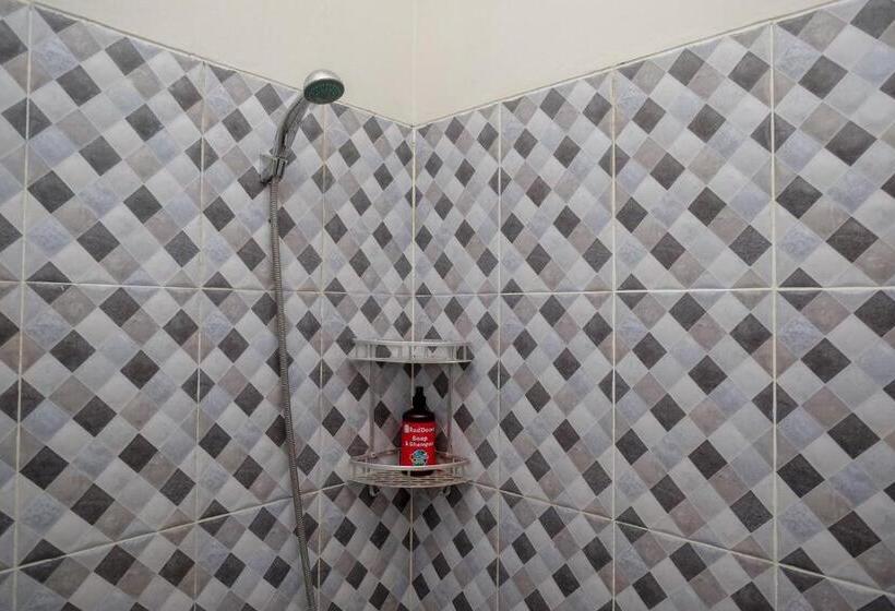 デラックスルーム, Reddoorz Syariah Near Solo Paragon Mall 2