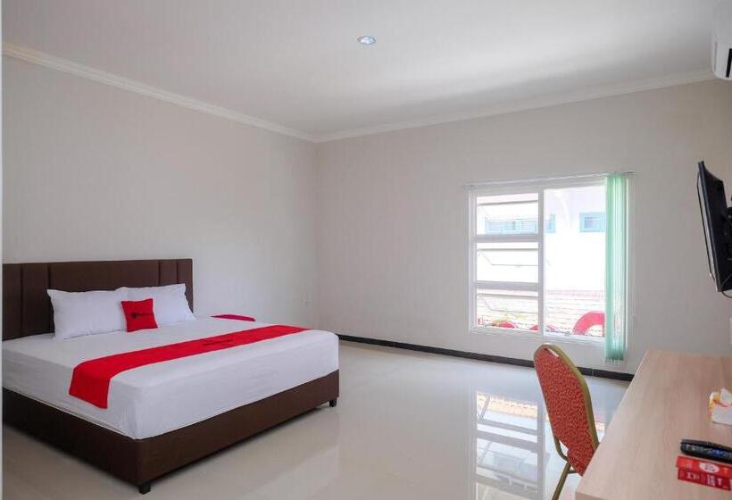 デラックスルーム, Reddoorz Syariah Near Solo Paragon Mall 2