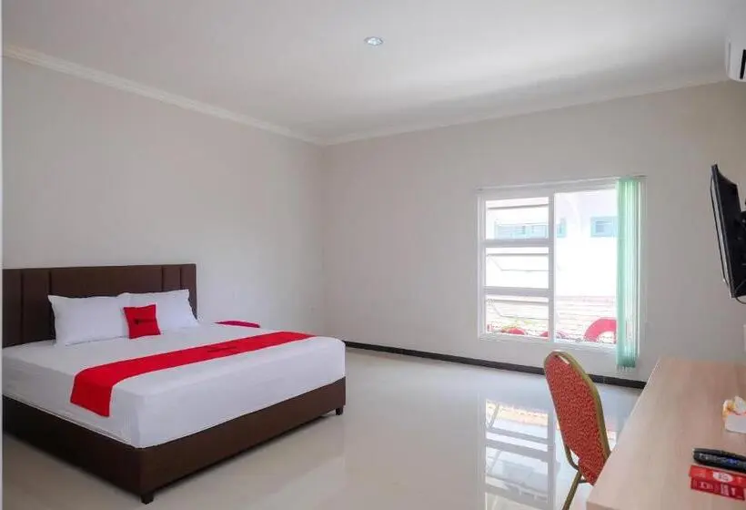 デラックスルーム, Reddoorz Syariah Near Solo Paragon Mall 2