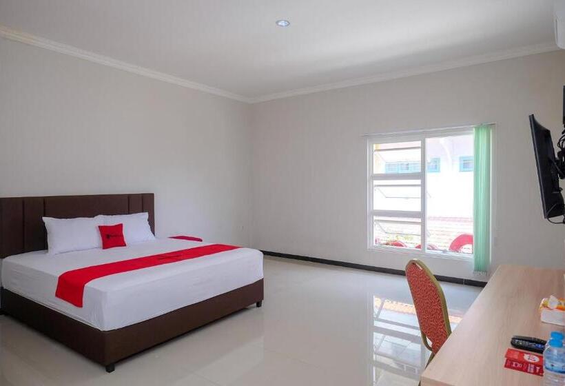 デラックスルーム, Reddoorz Syariah Near Solo Paragon Mall 2