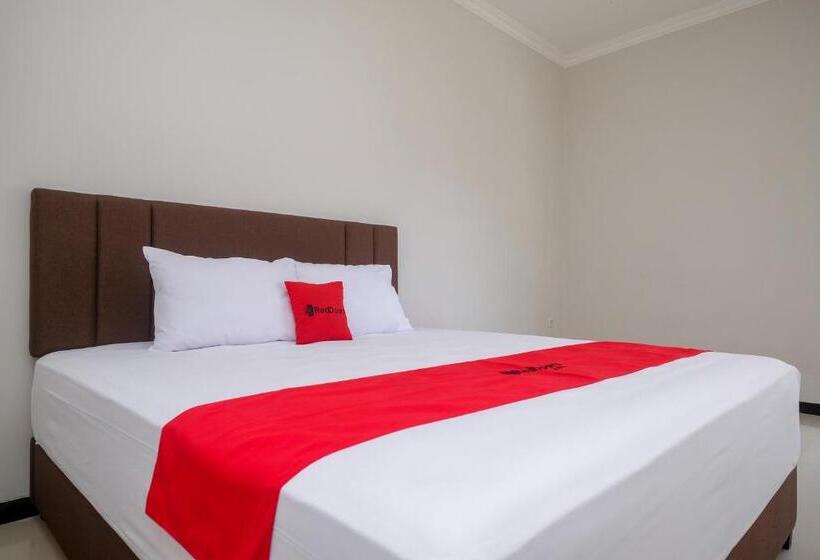 デラックスルーム, Reddoorz Syariah Near Solo Paragon Mall 2