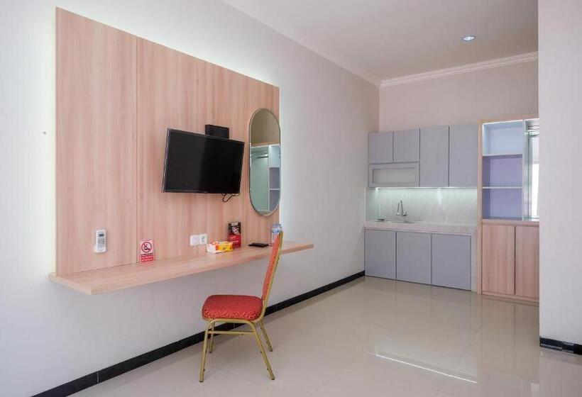 豪华房间, Reddoorz Syariah Near Solo Paragon Mall 2