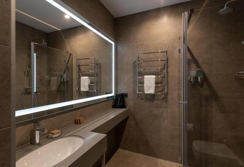 غرفة سوبيريور مطلة على حمام السباحة, Shambala Wellness Club