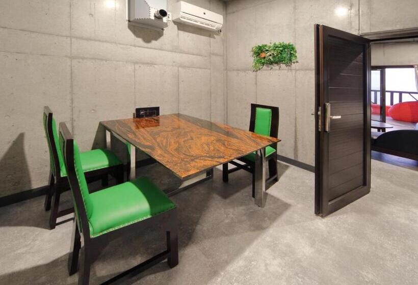 园景标准四人间, Xyz Speciale