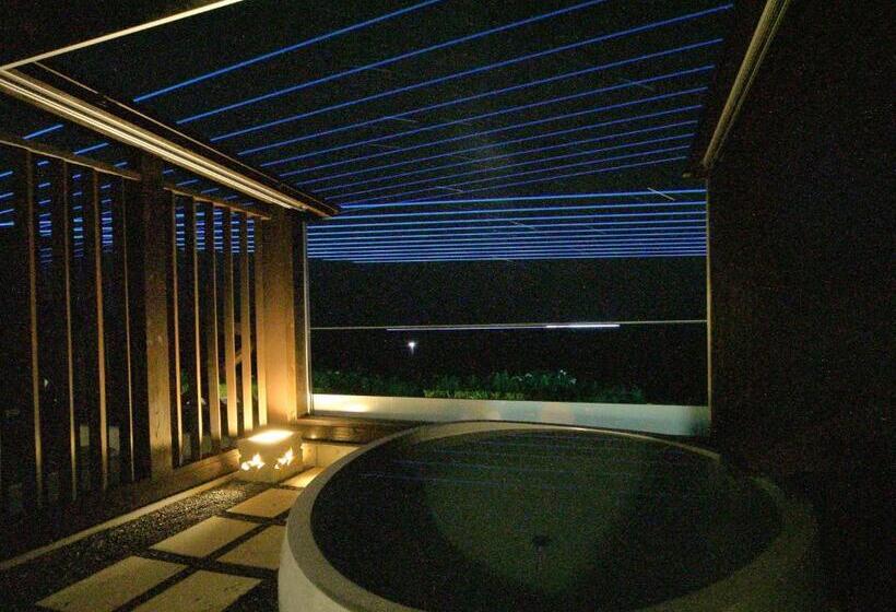 园景标准四人间, Xyz Speciale