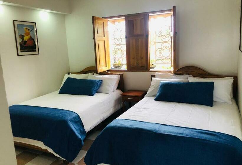 חדר משפחתי, Castillo De Cascadas Finca