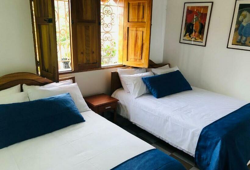 חדר משפחתי, Castillo De Cascadas Finca