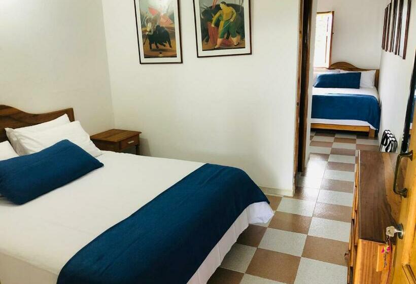 חדר משפחתי, Castillo De Cascadas Finca