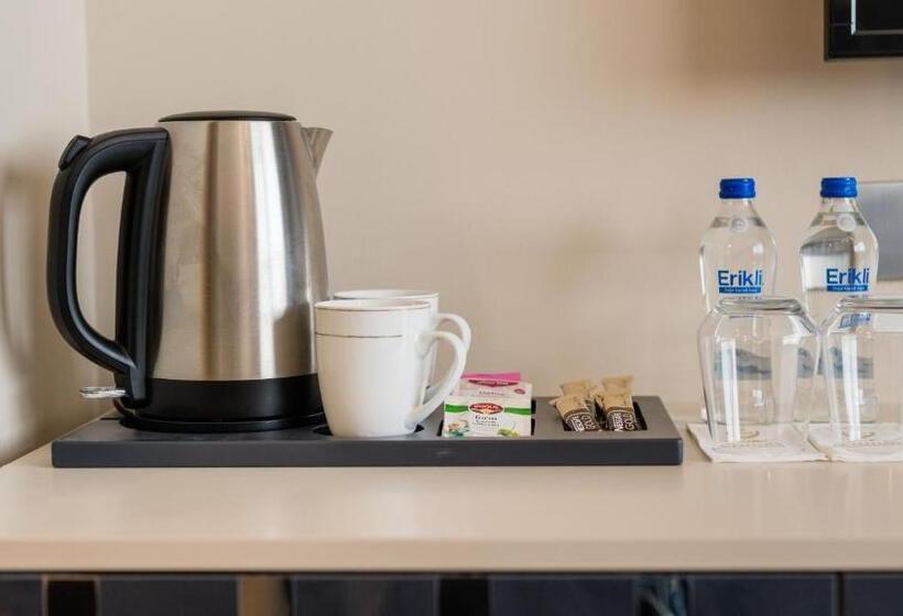 חדר דחוקס עם מיטת קינג, Royal Palace North Cyprus