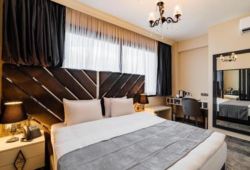 חדר דחוקס עם מיטת קינג, Royal Palace North Cyprus