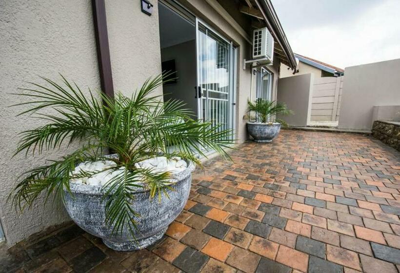 חדר דלוקס, Up21 Guest House