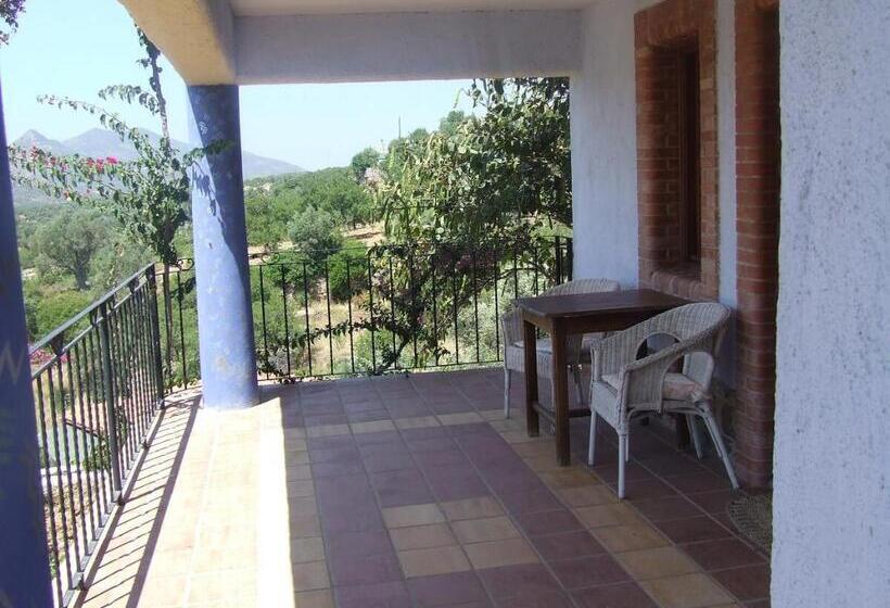 جناح مطلّ علي الحديقة, şato Triopia Butik Otel