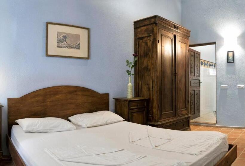 جناح مطلّ علي الحديقة, şato Triopia Butik Otel