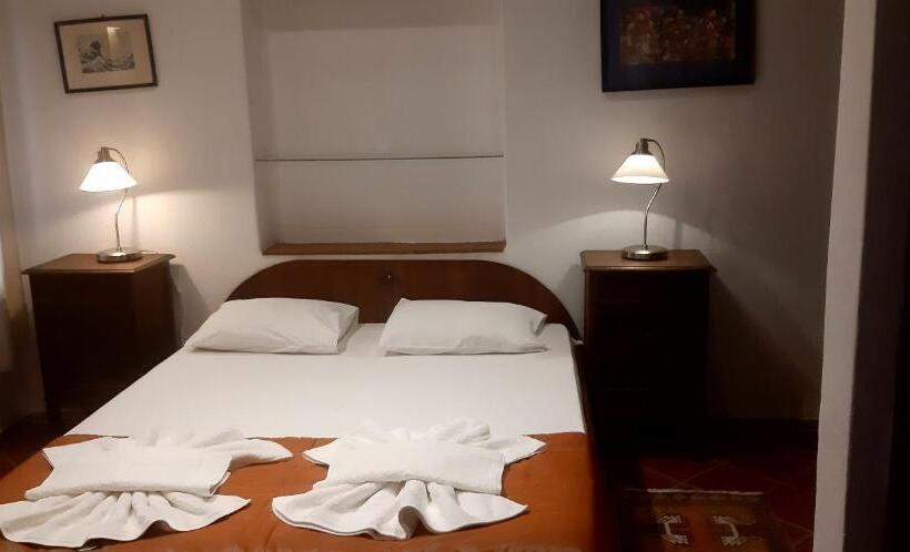 جناح مطلّ علي الحديقة, şato Triopia Butik Otel