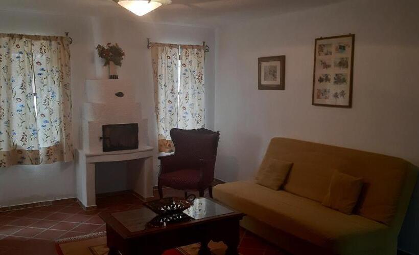 جناح مطلّ علي الحديقة, şato Triopia Butik Otel