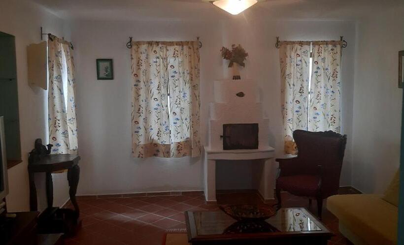 جناح مطلّ علي الحديقة, şato Triopia Butik Otel