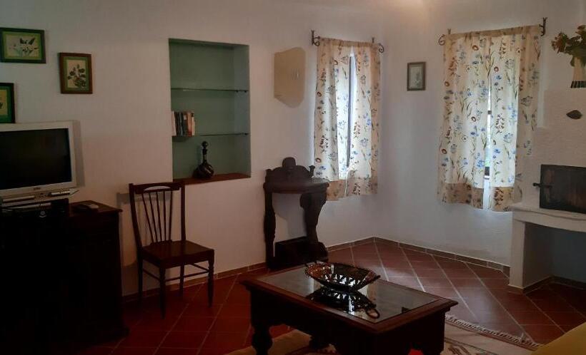 جناح مطلّ علي الحديقة, şato Triopia Butik Otel