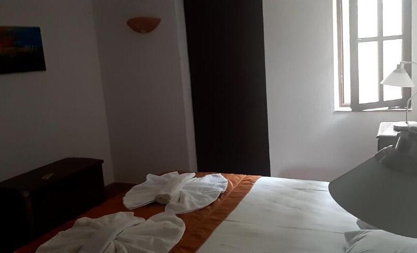 جناح مطلّ علي الحديقة, şato Triopia Butik Otel