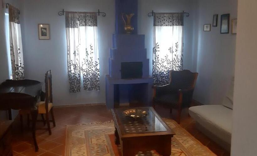 جناح مطلّ علي الحديقة, şato Triopia Butik Otel