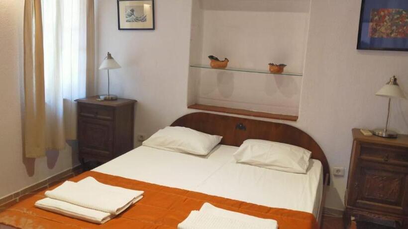 جناح مطلّ علي الحديقة, şato Triopia Butik Otel