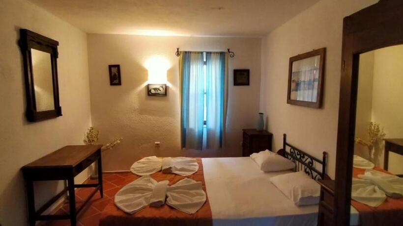 جناح مطلّ علي الحديقة, şato Triopia Butik Otel