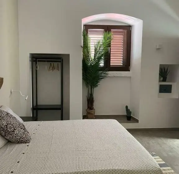 デラックスの４人部屋, L’angolo Delle Bugie