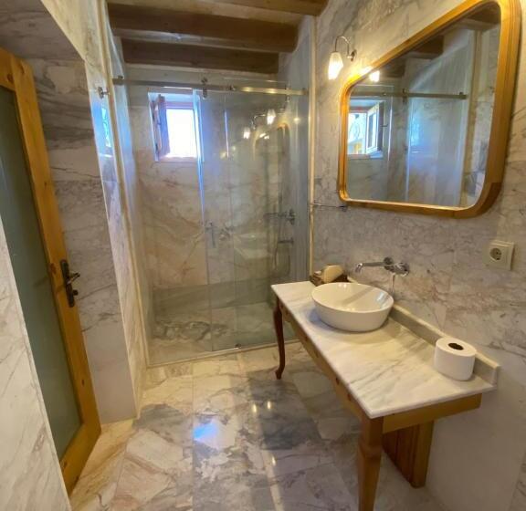 اتاق استاندارد با چشم‌انداز باغ, Cratus Stone Palace